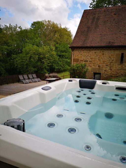 Maison Climatisee Avec Jacuzzi A 10 Min De Sarlat Exterior foto